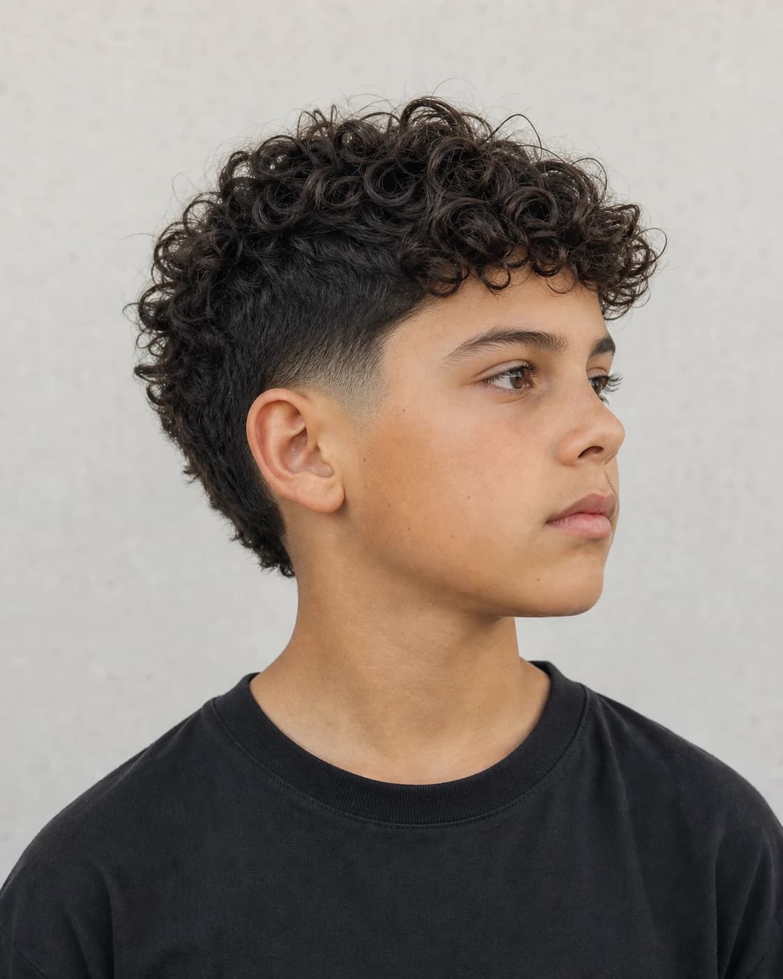Burst Taper Infantil En Pelo Rizado - vista frontal y trasera exacta