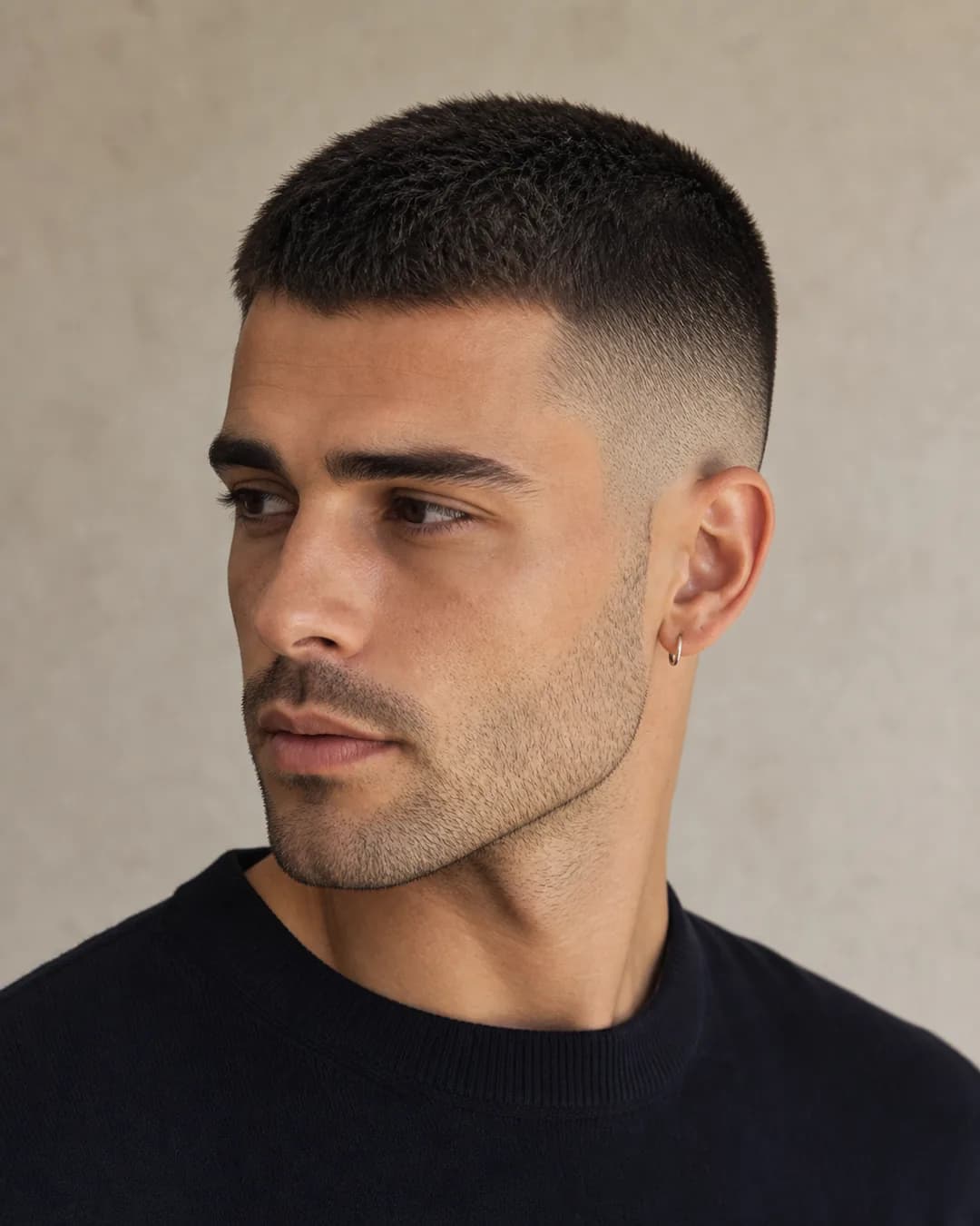 Militar editorial — Corte de pelo militar hombre