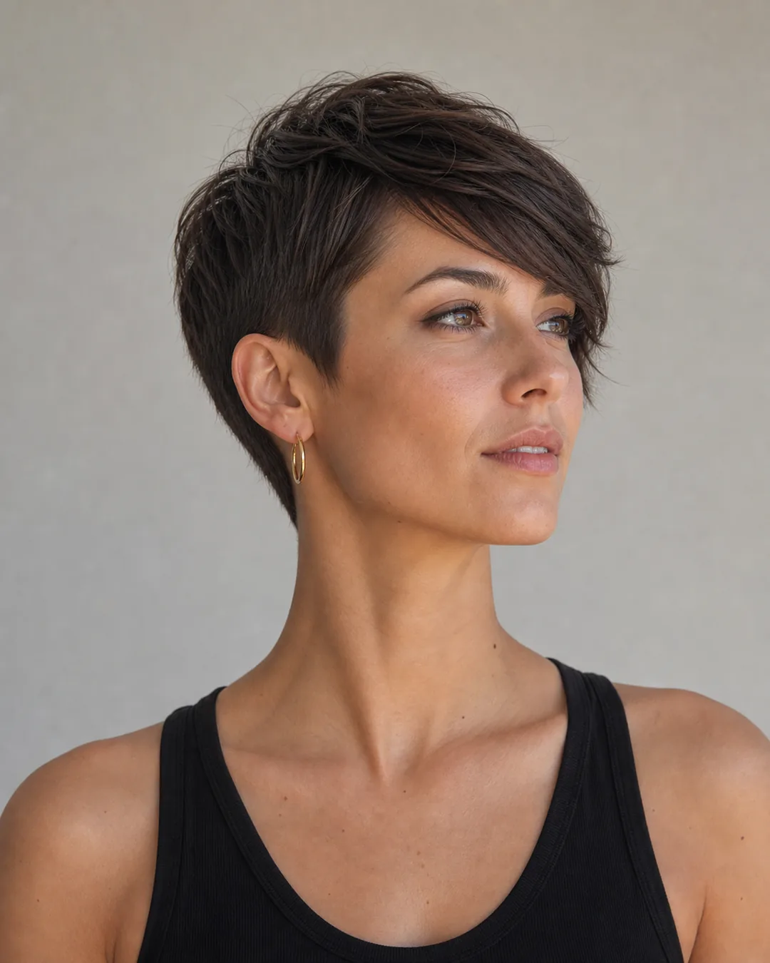 Pixie con flequillo lateral — Corte de pelo pixie mujer