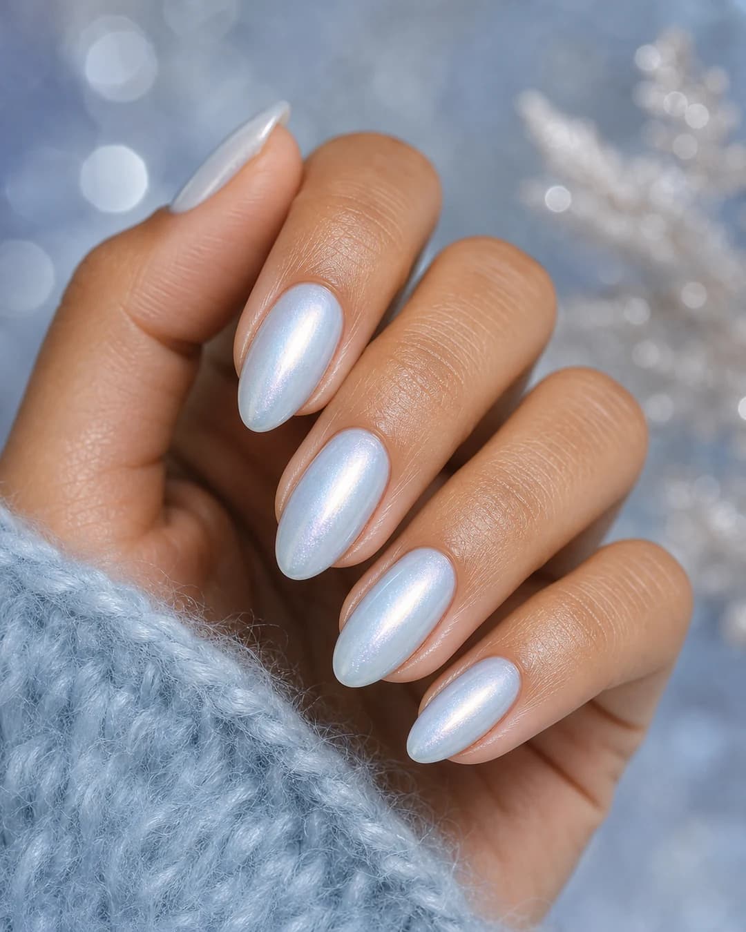 Uñas perladas azul claro ártico opalescente invernal